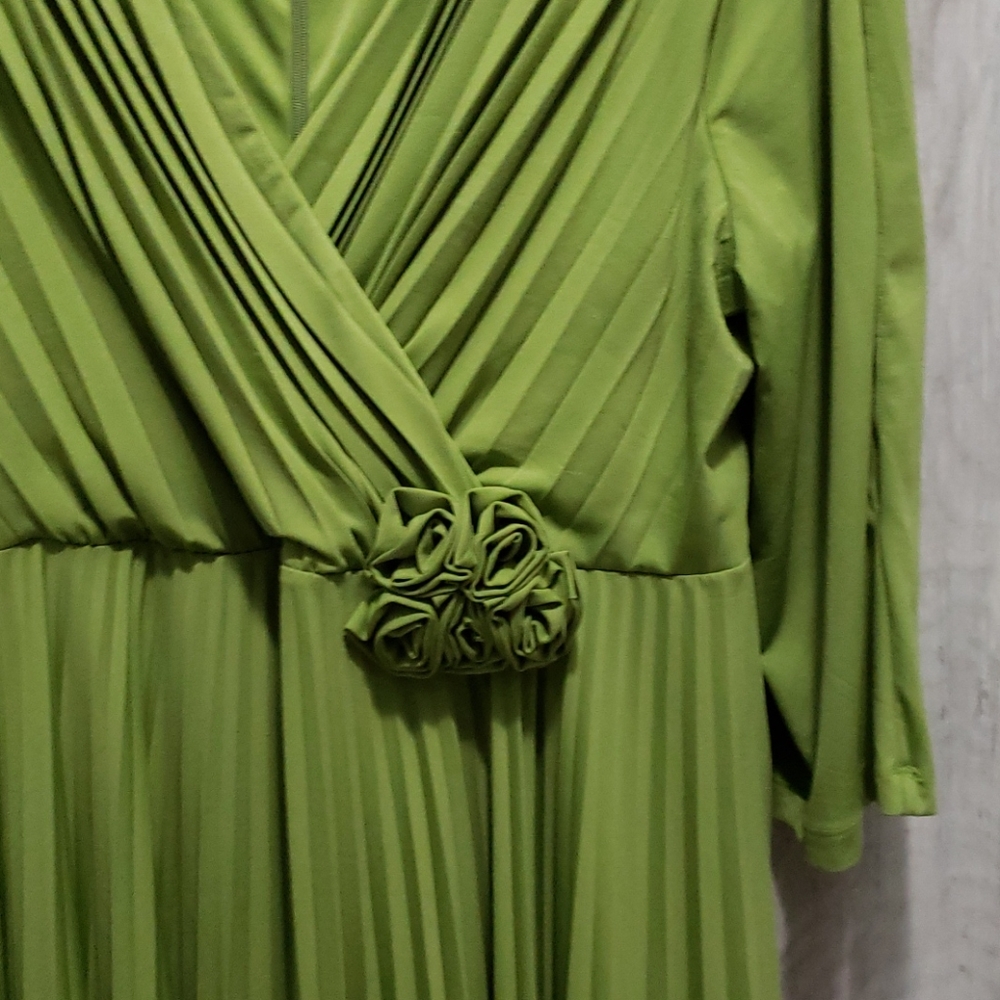 Dress - Picture 3 of 5
